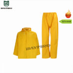 Conjunto impermeable amarillo ligero para protección en exteriores